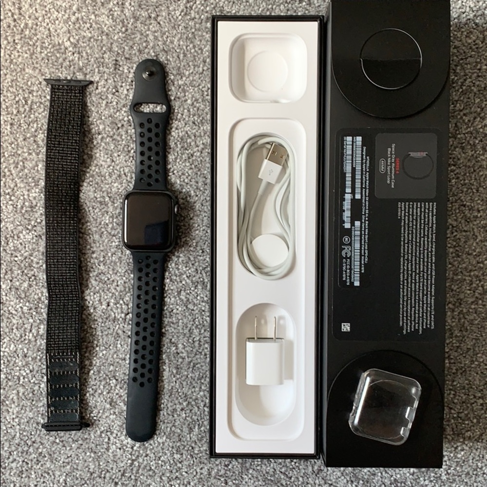 Nike Apple Watch 4 44mm GPS+Cellular - Picture 6 of 6